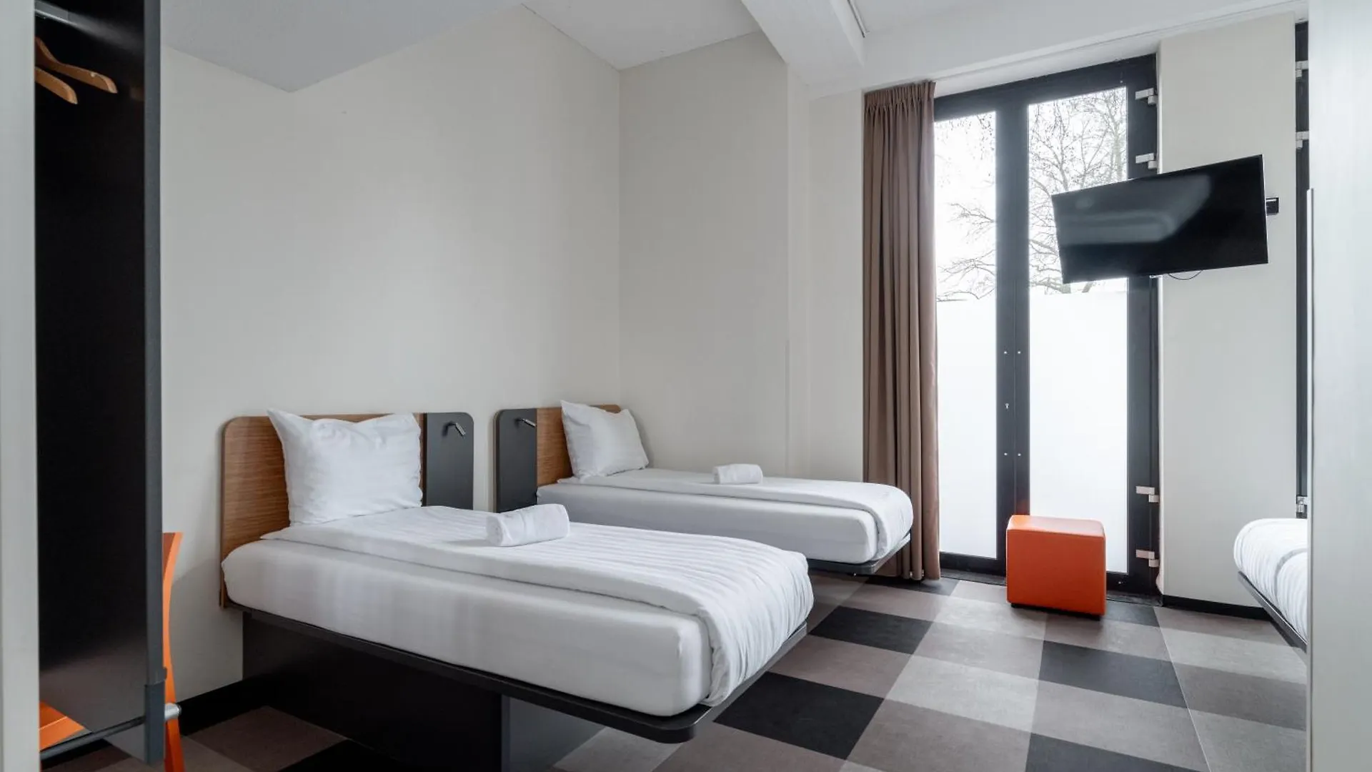 Easyhotel Maastricht City Centre 2*,