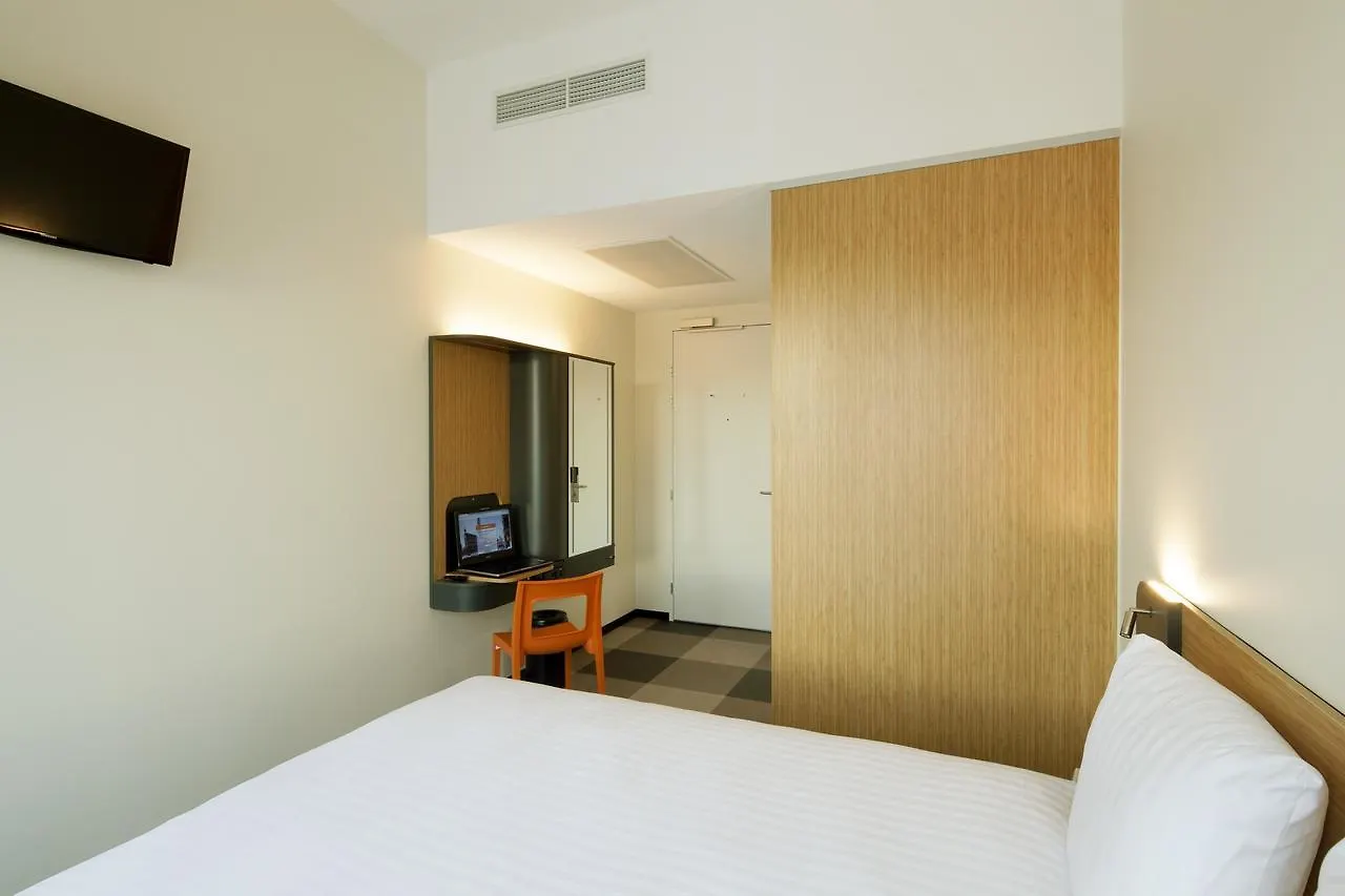 Easyhotel Maastricht City Centre 2*,