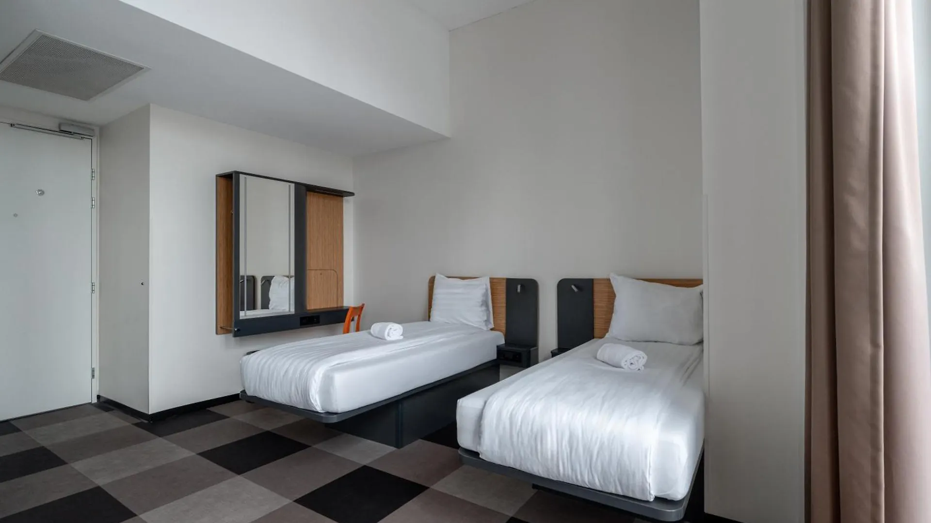 Easyhotel Maastricht City Centre 2*,
