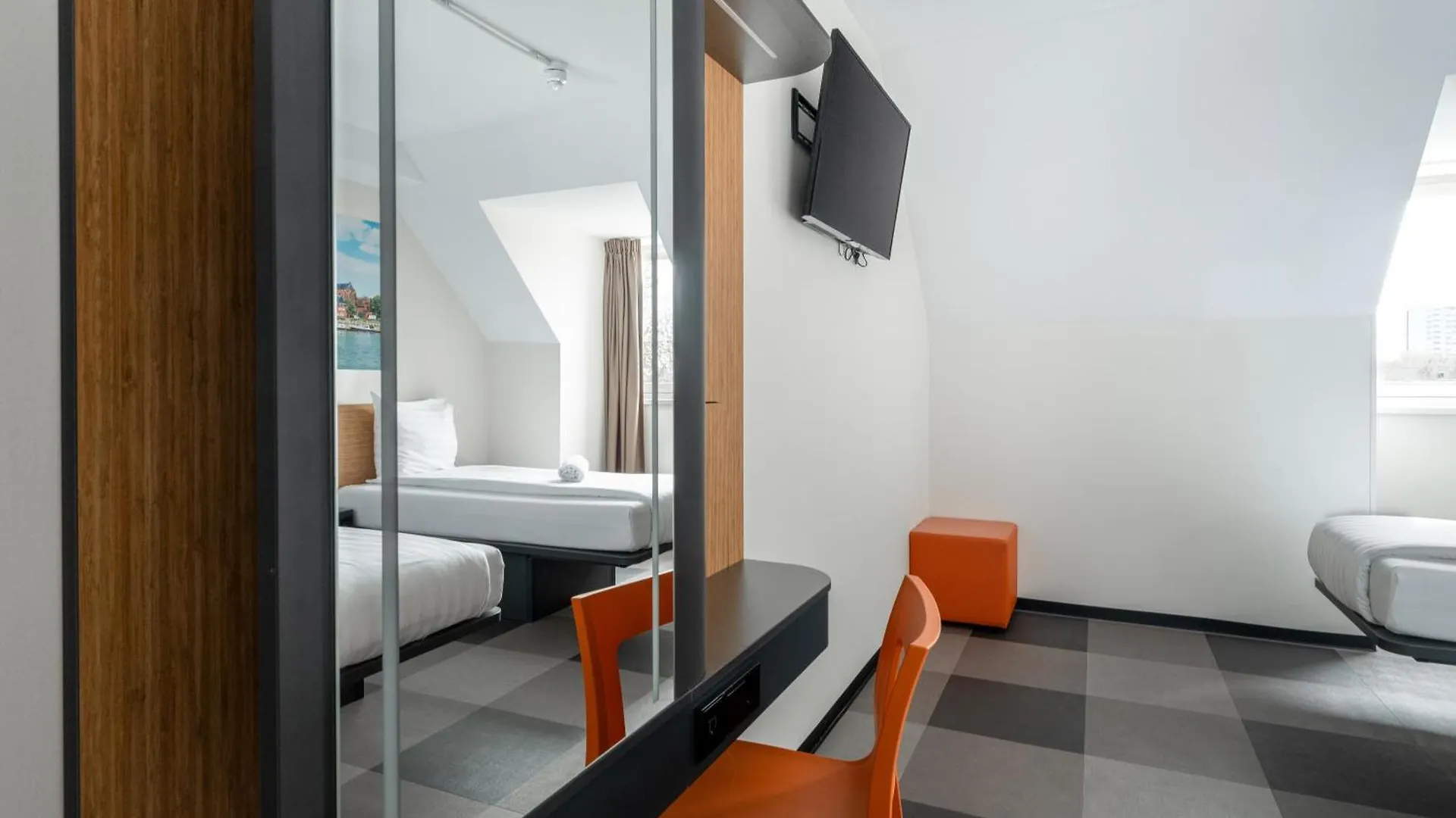Easyhotel Maastricht City Centre 2*,